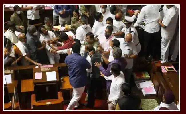 కర్నాటక శాసన మండలి సమావేశం రసాభాస కర్నాటక శాసన మండలి సమావేశం రసాభాస