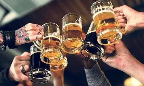 మద్యం గొడవ.. పెళ్లైన రోజే వరుడ్ని హత్య చేసిన స్నేహితులు మద్యం గొడవ.. పెళ్లైన రోజే వరుడ్ని హత్య చేసిన స్నేహితులు