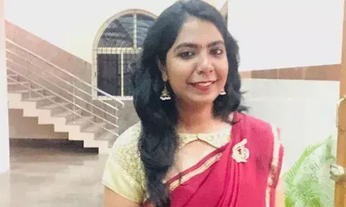 స్నేహితుడి ఇంట్లో మహిళా సీఐడీ అధికారి ఆత్మహత్య స్నేహితుడి ఇంట్లో మహిళా సీఐడీ అధికారి ఆత్మహత్య