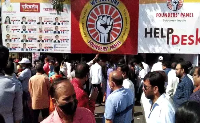 హైదరాబాద్‌లో ఏపీ మహేష్‌ కోఆపరేటివ్‌ బ్యాంక్‌ ఎన్నికలు.. పోలింగ్‌ బూత్‌లో ఘర్షణ