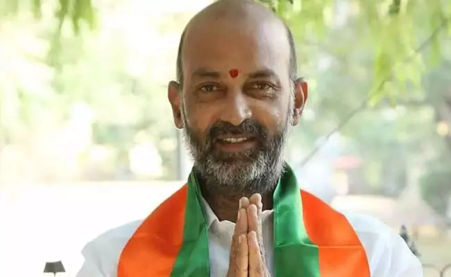 ఎన్నికల వరకే రాజకీయాలుంటాయి.. ఆ తర్వాత బాధ్యత అధికారులదే : బండి సంజయ్ ఎన్నికల వరకే రాజకీయాలుంటాయి.. ఆ తర్వాత బాధ్యత అధికారులదే : బండి సంజయ్