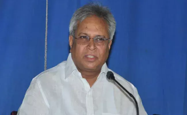 దేశంలో ఎక్కువ అప్పులు చేసిన రాష్ట్రంగా ఏపీ మొదటిస్థానంలో ఉంది :  ఉండవల్లి