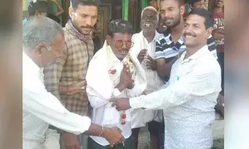 ఎవరూ అభివృద్ధి చేయలేదని.. ఏకంగా బిచ్చగాడిని ఎన్నికల బరిలో.. ఎవరూ అభివృద్ధి చేయలేదని.. ఏకంగా బిచ్చగాడిని ఎన్నికల బరిలో..