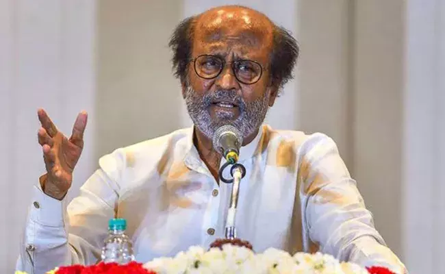 ఫ్యాన్స్ కి షాక్ :  రాజకీయ రంగ ప్రవేశంపై వెనక్కి తగ్గిన రజనీకాంత్