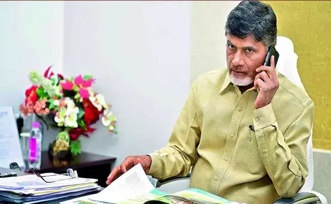 స్నేహలత తల్లిని పరామర్శించిన చంద్రబాబు!