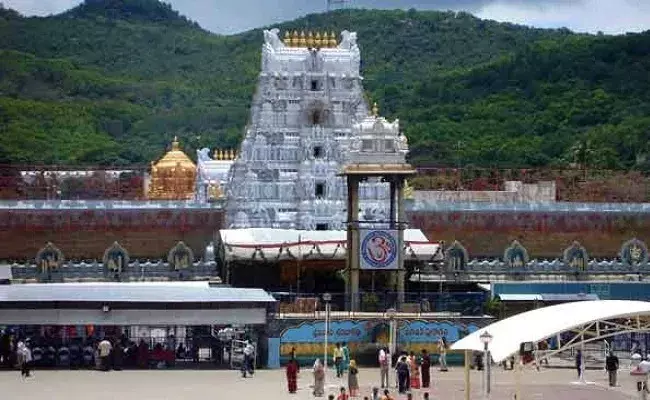 Tirumala : తిరుమలలో తగ్గిన భక్తుల రద్దీ..! Tirumala : తిరుమలలో తగ్గిన భక్తుల రద్దీ..!