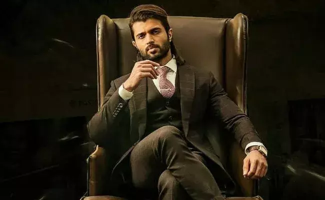 కోటీ మందితో కొత్త రికార్డు క్రియేట్  చేసిన విజయ్ దేవరకొండ!