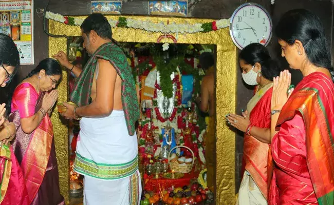 MLC Kavitha : మత్స్యవేంకటేశ్వరున్ని దర్శించుకున్న ఎమ్మెల్సీ కవిత