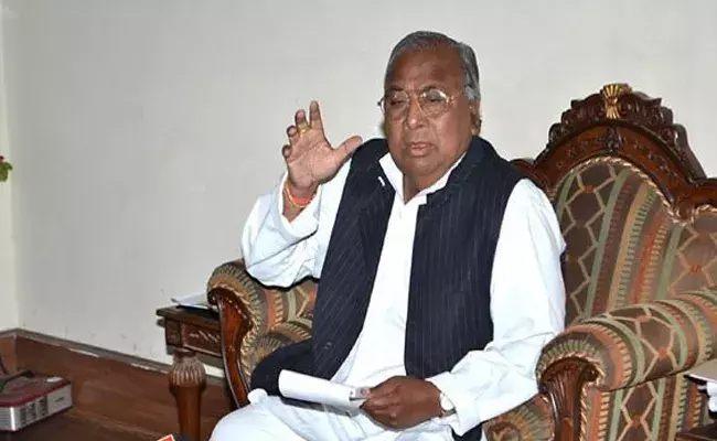 వీహెచ్ వ్యాఖ్యలపై అధిష్టానం ఆగ్రహం.. షోకాజ్ నోటీసులు ఇవ్వనున్న ఏఐసీసీ! వీహెచ్ వ్యాఖ్యలపై అధిష్టానం ఆగ్రహం.. షోకాజ్ నోటీసులు ఇవ్వనున్న ఏఐసీసీ!