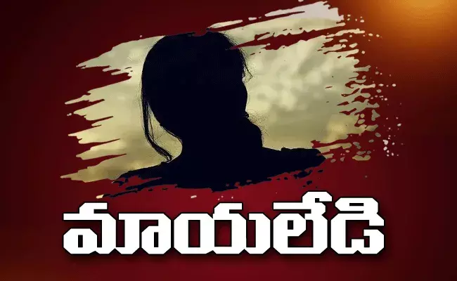 మాయలేడిని ఎరగా వేసి నగదు, నగలు అపహరణ మాయలేడిని ఎరగా వేసి నగదు, నగలు అపహరణ