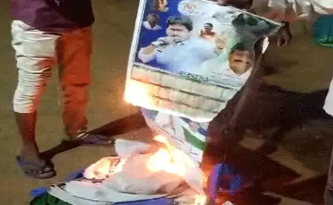 కృష్ణా జిల్లా మైలవరం నియోజకవర్గంలో ఇళ్ల పట్టాల రగడ కృష్ణా జిల్లా మైలవరం నియోజకవర్గంలో ఇళ్ల పట్టాల రగడ