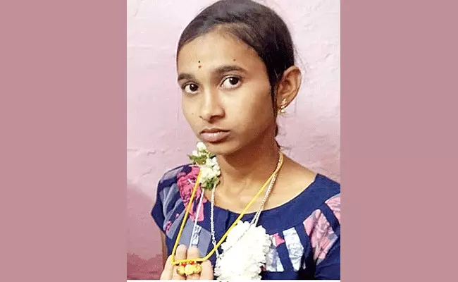ప్రేమ పెళ్లి.. పదిరోజులకే పెళ్లి కూతురు ఆత్మహత్య ప్రేమ పెళ్లి.. పదిరోజులకే పెళ్లి కూతురు ఆత్మహత్య