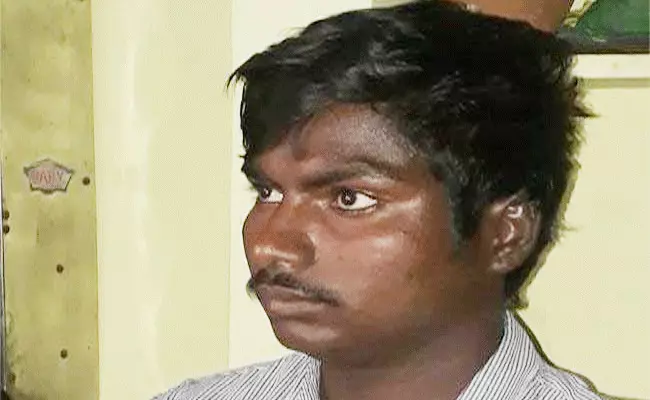 చెల్లెలు జీవితాన్ని నాశనం చేయాలని చూస్తున్న తల్లిని.. చెల్లెలు జీవితాన్ని నాశనం చేయాలని చూస్తున్న తల్లిని..