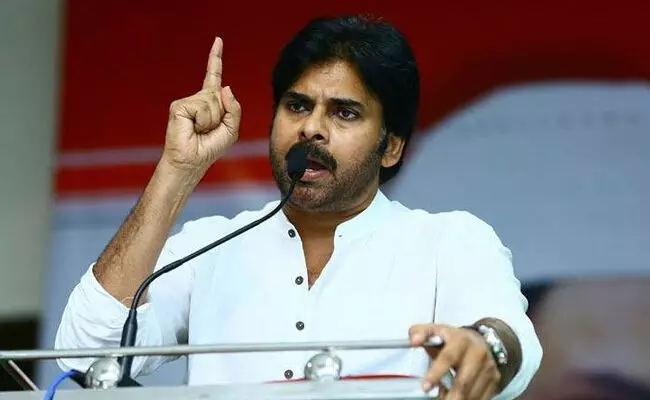 Pawan Kalyan Tweets : జగన్ సర్కారుపై పోరుకు సై అంటున్న పవన్ Pawan Kalyan Tweets : జగన్ సర్కారుపై పోరుకు సై అంటున్న పవన్