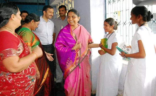 తెలంగాణ రాష్ట్ర మహిళా కమిషన్‌ తొలి చైర్‌పర్సన్‌గా సునీతా లక్ష్మారెడ్డి నియామకం