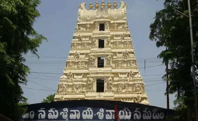 శ్రీశైలం దేవస్థానంలో కీలక పరిణామం.. తొమ్మిది మంది ఉద్యోగుల బదిలీ శ్రీశైలం దేవస్థానంలో కీలక పరిణామం.. తొమ్మిది మంది ఉద్యోగుల బదిలీ
