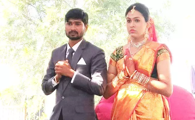 వైభవంగా సీఎం కేసీఆర్ దత్తపుత్రిక ప్రత్యూష వివాహం వైభవంగా సీఎం కేసీఆర్ దత్తపుత్రిక ప్రత్యూష వివాహం