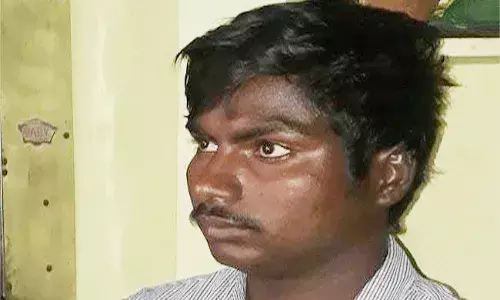 చెల్లెలు జీవితాన్ని నాశనం చేయాలని చూస్తున్న తల్లిని.. చెల్లెలు జీవితాన్ని నాశనం చేయాలని చూస్తున్న తల్లిని..