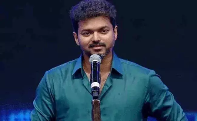 రజనీ వెళ్లారుగా.. విజయ్ వస్తారేమో.. తమిళ తంబీల చర్చ రజనీ వెళ్లారుగా.. విజయ్ వస్తారేమో.. తమిళ తంబీల చర్చ