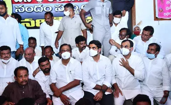 టీడీపీ ఆందోళనలతో దిగివచ్చిన పోలీసులు