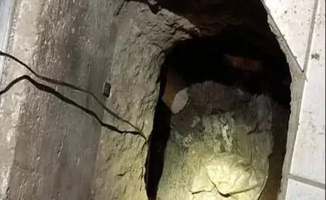 ప్రేయసిని కలుసుకునేందుకు ఏకంగా సొరంగం.. చివరికి.. ప్రేయసిని కలుసుకునేందుకు ఏకంగా సొరంగం.. చివరికి..