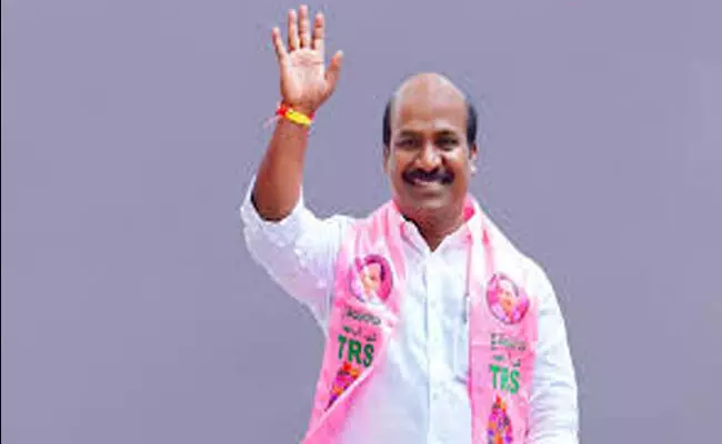 మంత్రి కేటీఆర్ కు సీఎం అయ్యే అన్ని అర్హతలున్నాయి : ఎమ్మెల్యే చిరుమర్తి మంత్రి కేటీఆర్ కు సీఎం అయ్యే అన్ని అర్హతలున్నాయి : ఎమ్మెల్యే చిరుమర్తి