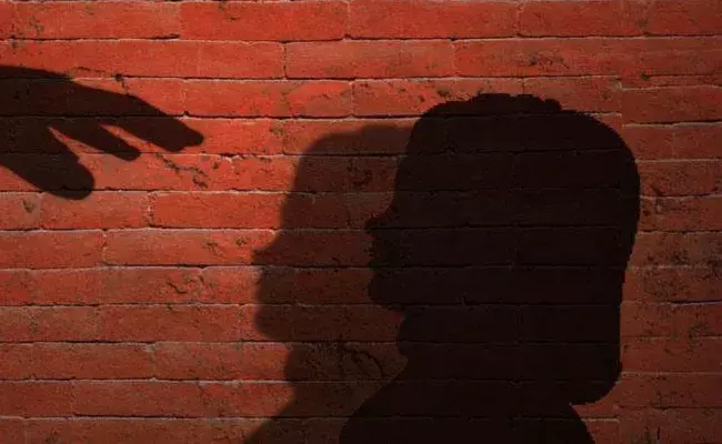 లేస్ ప్యాకెట్ ఇప్పిస్తానని ఐదేళ్ల చిన్నారి కిడ్నాప్ చేసిన దుండగుడు లేస్ ప్యాకెట్ ఇప్పిస్తానని ఐదేళ్ల చిన్నారి కిడ్నాప్ చేసిన దుండగుడు