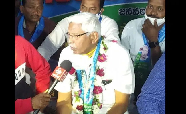 నాంపల్లి టీజేఎస్ కార్యాలయంలో కోదండరామ్ 48 గంటల దీక్ష నాంపల్లి టీజేఎస్ కార్యాలయంలో కోదండరామ్ 48 గంటల దీక్ష