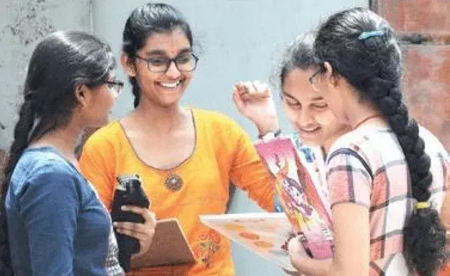 ప్రతిరోజూ స్కూలుకు వెళితే రోజుకు రూ.100.. ఫస్ట్‌క్లాస్‌లో పాసైతే స్కూటర్