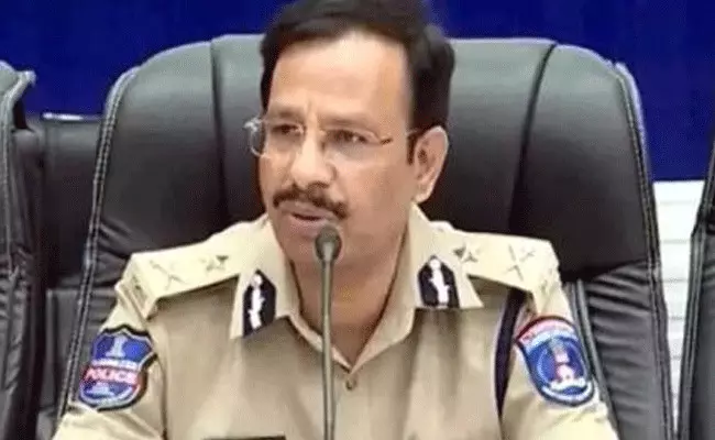 సైబరాబాద్లో ఫేక్ ఇన్సూరెన్స్ గ్యాంగ్ అరెస్ట్ సైబరాబాద్లో ఫేక్ ఇన్సూరెన్స్ గ్యాంగ్ అరెస్ట్