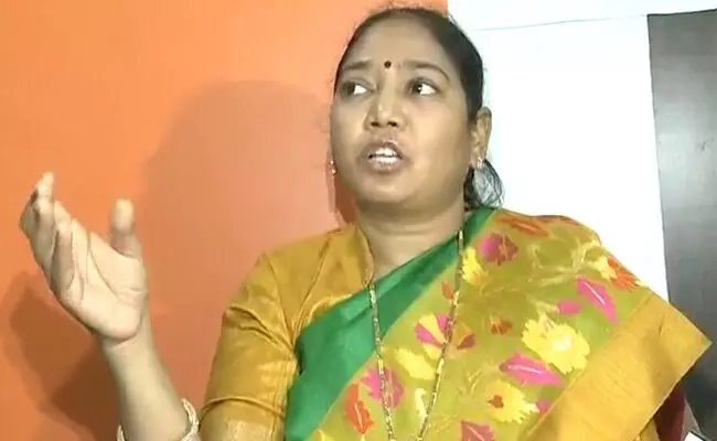 ఎస్సీ మహిళలపై ఏపీ హోంమంత్రి విసుర్లు ఎస్సీ మహిళలపై ఏపీ హోంమంత్రి విసుర్లు