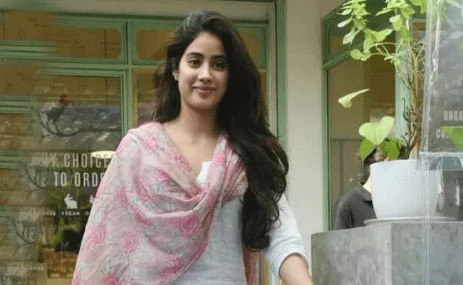 జాన్వీ కపూర్ కొత్త ఇంటి ఖరీదు రూ.39 కోట్లు..