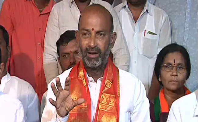 మంత్రి పువ్వాడ అజయ్ కుమార్ పై బండి సంజయ్ తీవ్ర విమర్శలు మంత్రి పువ్వాడ అజయ్ కుమార్ పై బండి సంజయ్ తీవ్ర విమర్శలు