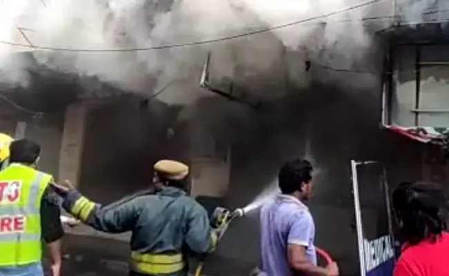 ‌ కూకట్‌పల్లిలో అగ్నిప్రమాదం!