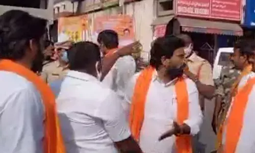 బండి సంజయ్ వరంగల్ పర్యటన ఉద్రిక్తం! బండి సంజయ్ వరంగల్ పర్యటన ఉద్రిక్తం!