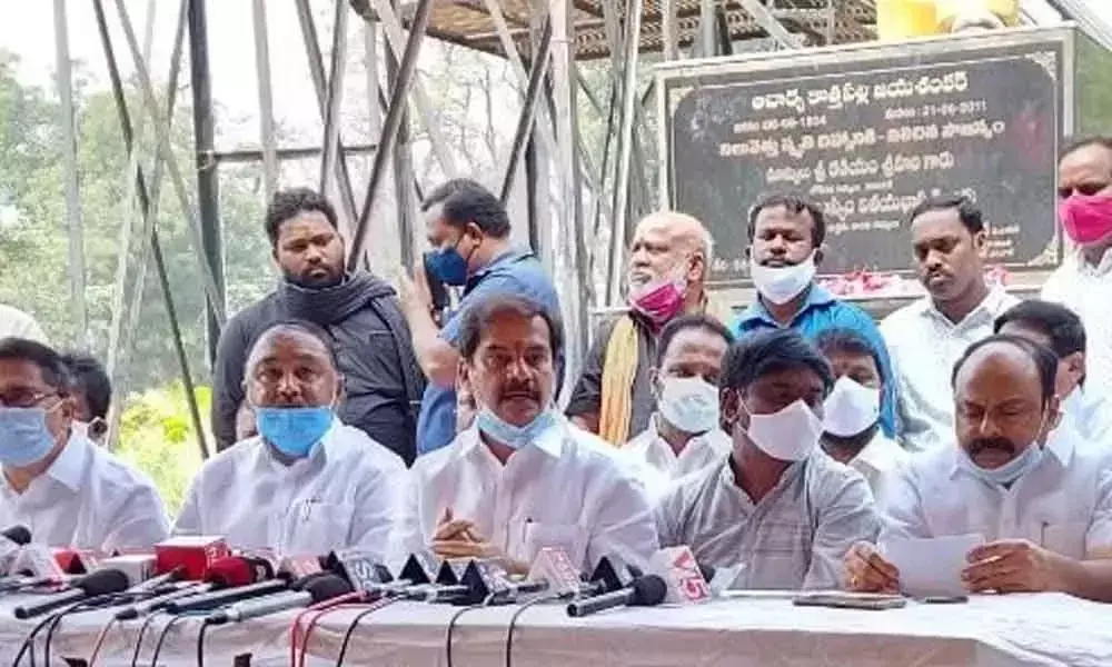 ప్రజలు విసిరే సవాళ్లను మాత్రమే స్వీకరిస్తాం : వినయ్ భాస్కర్ ప్రజలు విసిరే సవాళ్లను మాత్రమే స్వీకరిస్తాం : వినయ్ భాస్కర్