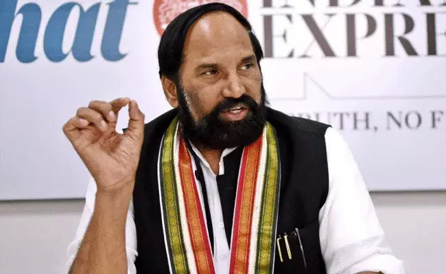 చలికి వణుకుతున్నా చలించని మోదీ: కాంగ్రెస్ నేతలు చలికి వణుకుతున్నా చలించని మోదీ: కాంగ్రెస్ నేతలు