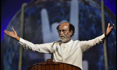 రజనీ రాజకీయాల్లోకి రావాల్సిందే.. పట్టుబడుతున్న ఫ్యాన్స్ రజనీ రాజకీయాల్లోకి రావాల్సిందే.. పట్టుబడుతున్న ఫ్యాన్స్