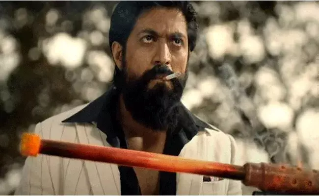 కేజీఎఫ్ 2 టీజర్.. యశ్కు వార్నింగ్ నోటీసులు కేజీఎఫ్ 2 టీజర్.. యశ్కు వార్నింగ్ నోటీసులు
