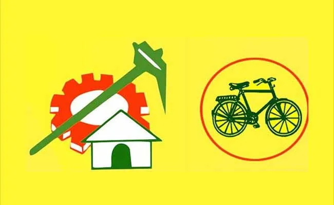 చంద్రబాబుపై రాళ్ల దాడిని నిరసిస్తూ కడపలో టీడీపీ నేతల నిరాహార దీక్ష..! చంద్రబాబుపై రాళ్ల దాడిని నిరసిస్తూ కడపలో టీడీపీ నేతల నిరాహార దీక్ష..!