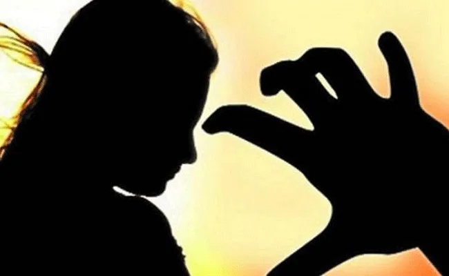 శంషాబాద్ ఎయిర్పోర్టులో లైంగిక వేధింపుల కలకలం శంషాబాద్ ఎయిర్పోర్టులో లైంగిక వేధింపుల కలకలం