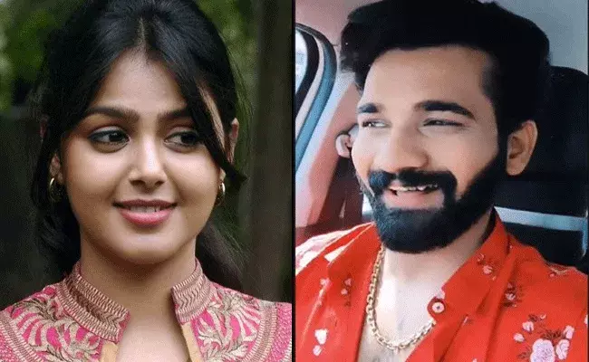 మోనాల్ ఇచ్చిన గిప్ట్ హాట్‌గా ఉంది: అఖిల్