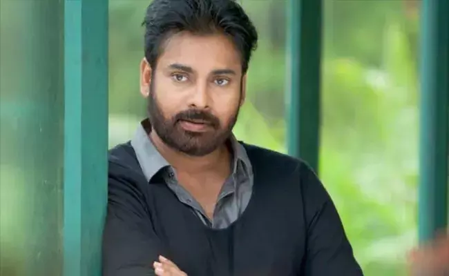 పవన్, క్రిష్ సినిమాకి బ్రేక్.. కారణం ఇదే! పవన్, క్రిష్ సినిమాకి బ్రేక్.. కారణం ఇదే!