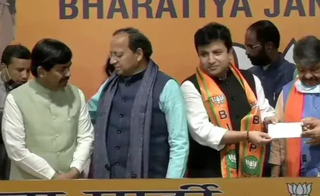 మమతాకి షాక్.. బీజేపీలోకి యువ ఎమ్మెల్యే! మమతాకి షాక్.. బీజేపీలోకి యువ ఎమ్మెల్యే!