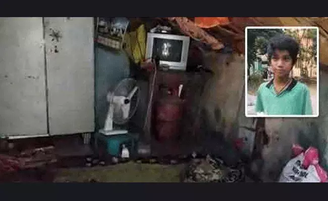 కొడుకుపై టర్పెంటాయిల్ పోసిన తండ్రి.. చికిత్స పొందుతూ బాలుడు మృతి కొడుకుపై టర్పెంటాయిల్ పోసిన తండ్రి.. చికిత్స పొందుతూ బాలుడు మృతి