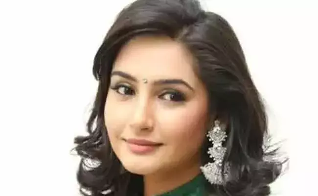 నటి రాగిణి ద్వివేదికి సుప్రీం కోర్టులో ఊరట