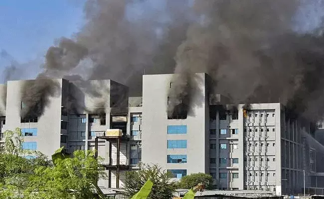 సీరమ్ సంస్థలో భారీ అగ్నిప్రమాదం..మృతుల కుటుంబాలకు రూ.25 లక్షల పరిహారం సీరమ్ సంస్థలో భారీ అగ్నిప్రమాదం..మృతుల కుటుంబాలకు రూ.25 లక్షల పరిహారం