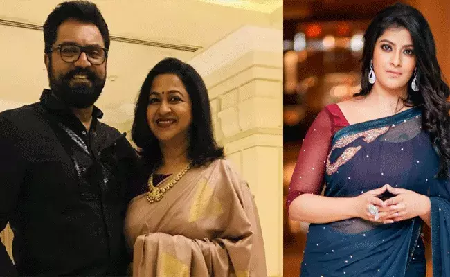 రాధికా ఆంటీతో చాలా కష్టం.. నా సీక్రెట్స్ అన్నీ..: వరలక్ష్మీ శరత్ కుమార్ రాధికా ఆంటీతో చాలా కష్టం.. నా సీక్రెట్స్ అన్నీ..: వరలక్ష్మీ శరత్ కుమార్