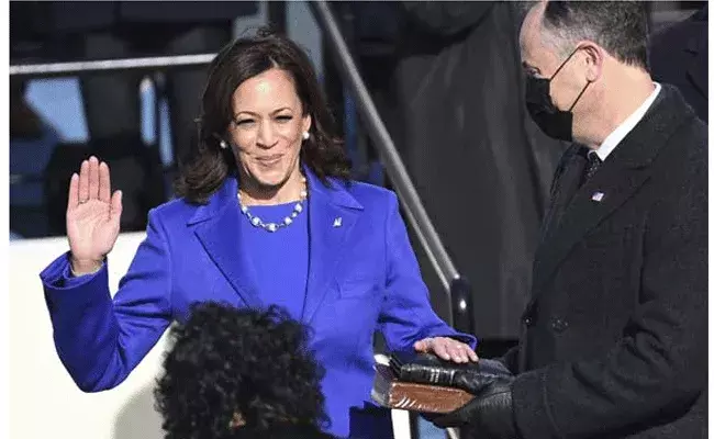 అమెరికా ఉపాధ్యక్షురాలి మెడలో ముత్యాల హారం వెనుక సీక్రెట్ అమెరికా ఉపాధ్యక్షురాలి మెడలో ముత్యాల హారం వెనుక సీక్రెట్