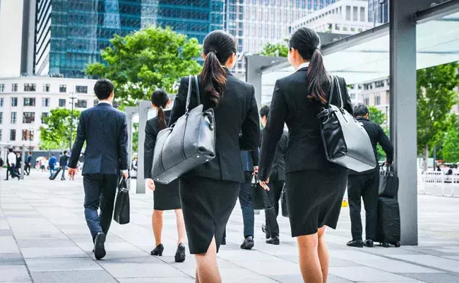 మూడు రోజులు పని.. మూడు రోజులు ఆఫీస్.. పెరిగిన ప్రాఫిట్ మూడు రోజులు పని.. మూడు రోజులు ఆఫీస్.. పెరిగిన ప్రాఫిట్